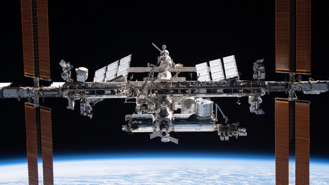 Key Senate staffer is “begging” NASA to get on with commercial space stations - Ars Technica
