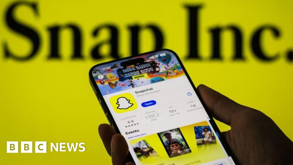 Snapchat users share fury at upcoming fees for Memories storage - BBC