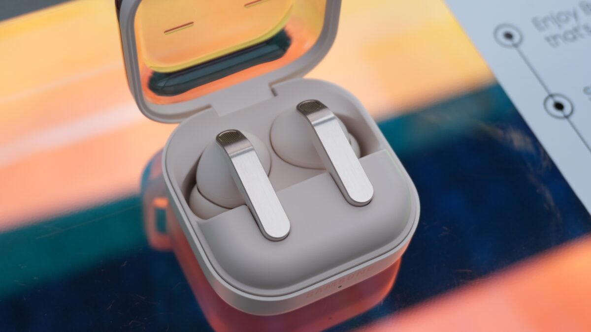 Where have the blade lights gone on the Galaxy Buds 4 Pro? - SamMobile